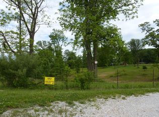 E McNutt Dr, Bloomfield, IN 47424
