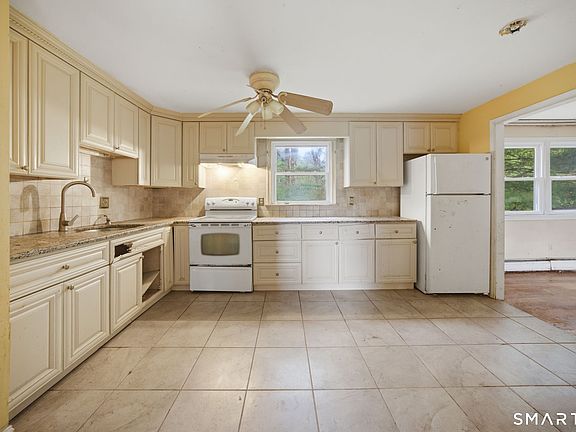 4th image of 218 Woodland Avenue
