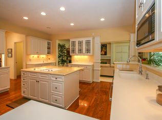 14721 Summit Oaks Dr, Burnsville, MN 55337