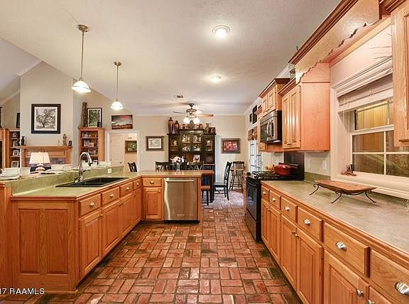 5th image of 618 Courtyard Dr