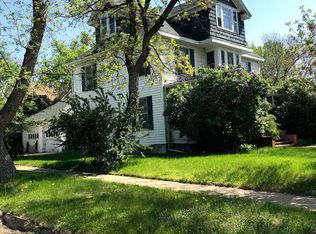 146 6th Ave W, Dickinson, ND 58601