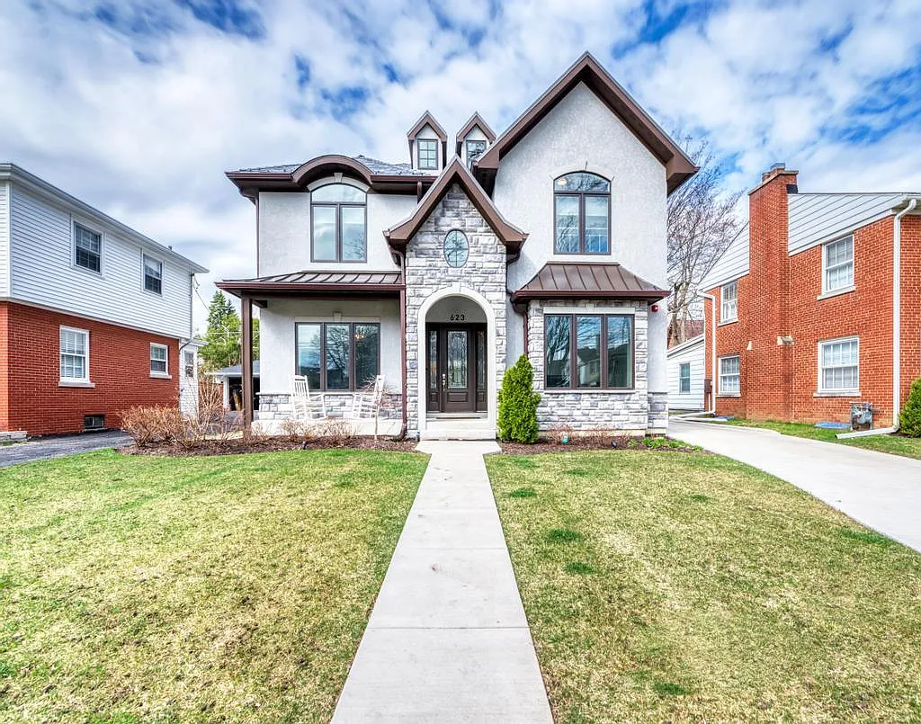 623 East Ave photo 1