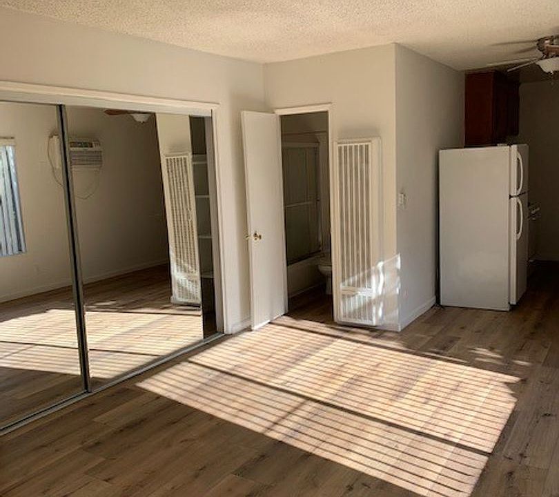 1st image of 3747 Mentone Ave #4