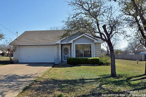 2nd image of 122 Lakeview Ln S