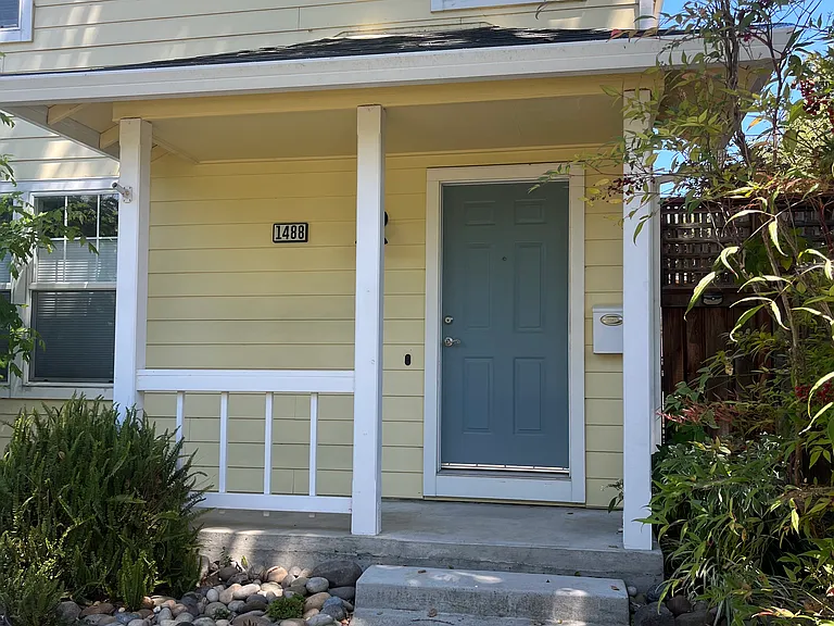 1488 North St — Photo 1