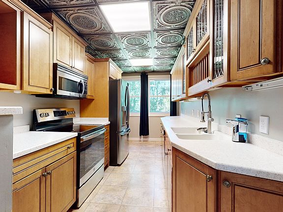 3rd image of 1228 Woodvale Dr