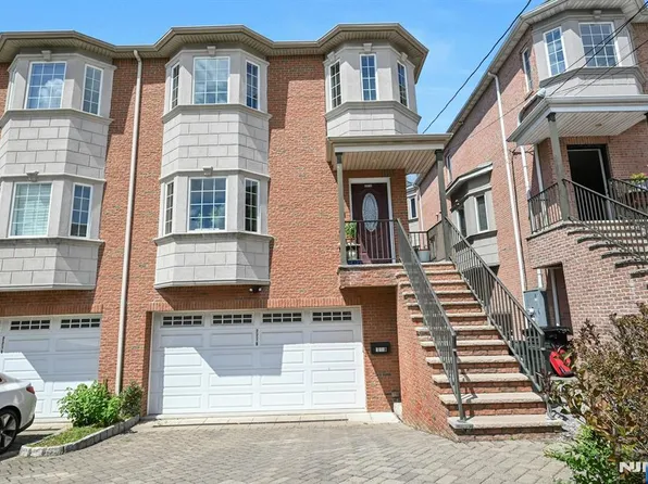 221 10th St #B, Palisades Park, NJ 07650