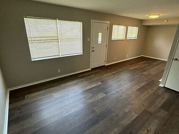 4th image of 200 Gary Dr