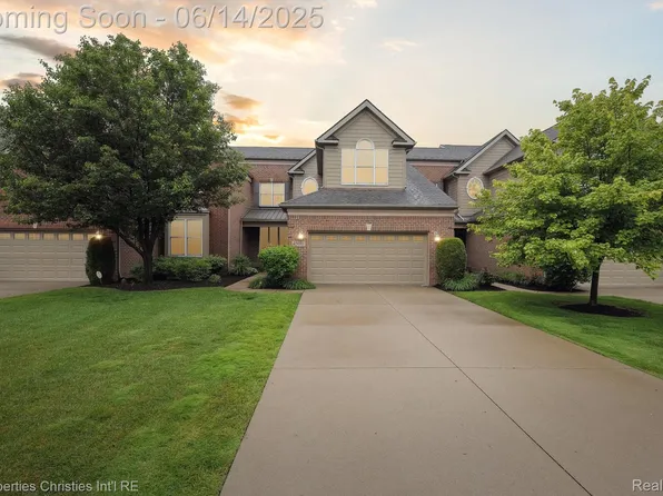 45011 Broadmoor Cir S, Northville, MI 48168