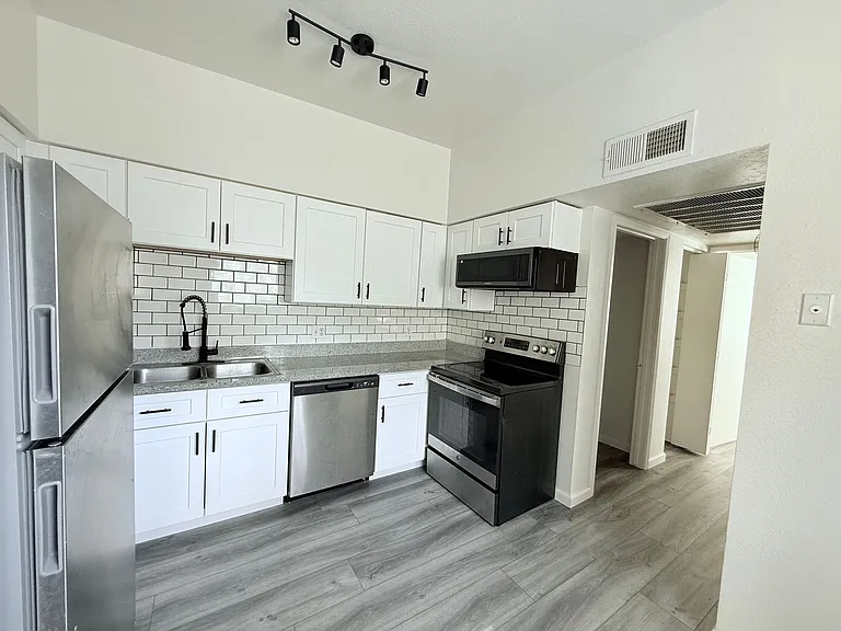 2814 E Kathleen Rd #102 — Photo 1