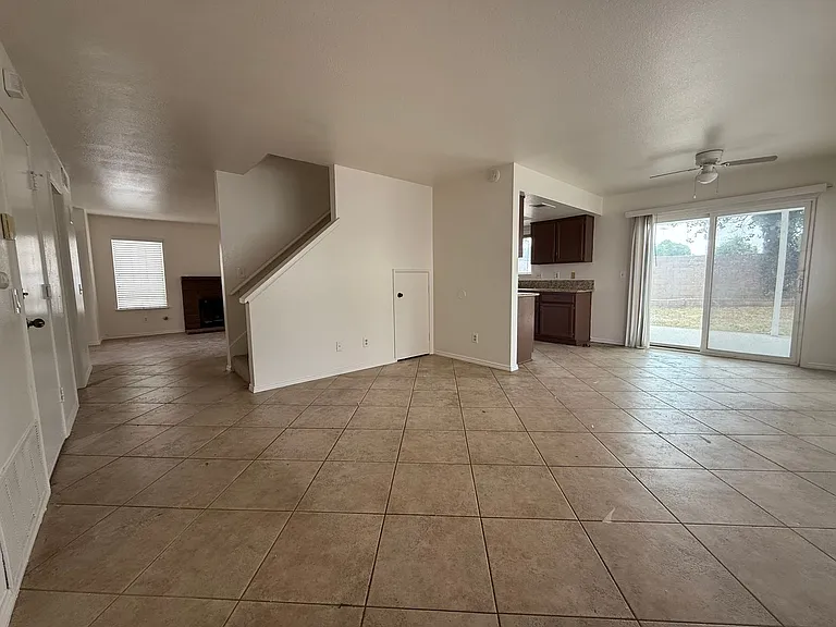 1096 Burton St — Photo 2