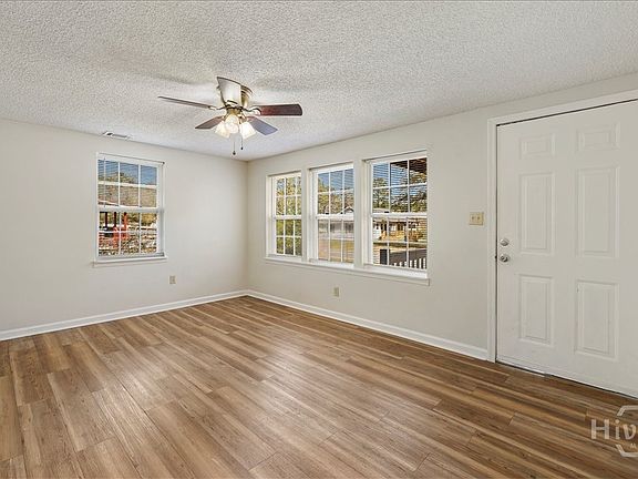 4th image of 404 S Maple Street