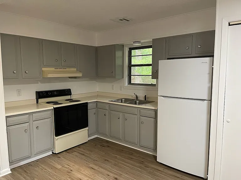 8 Ona Ln — Photo 4