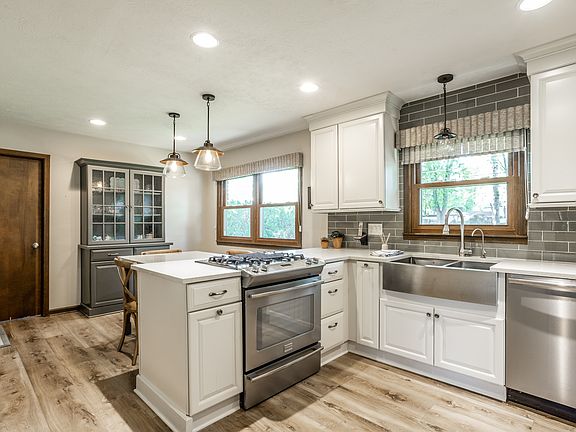 4th image of 9725 Mallery Dr