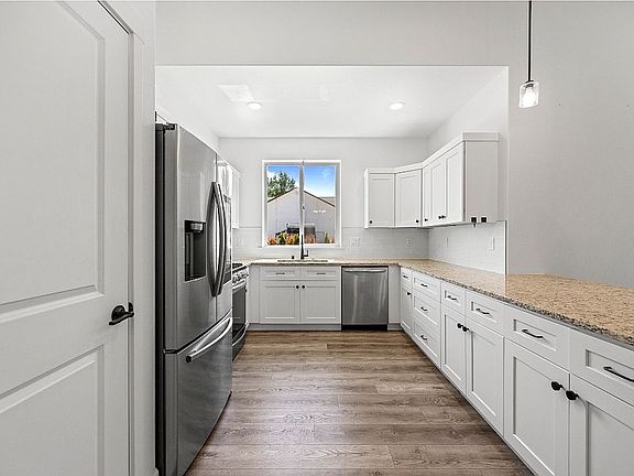 2nd image of 3763 Curtis Dr