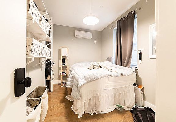 5th image of 806 Saint Johns Pl #C5
