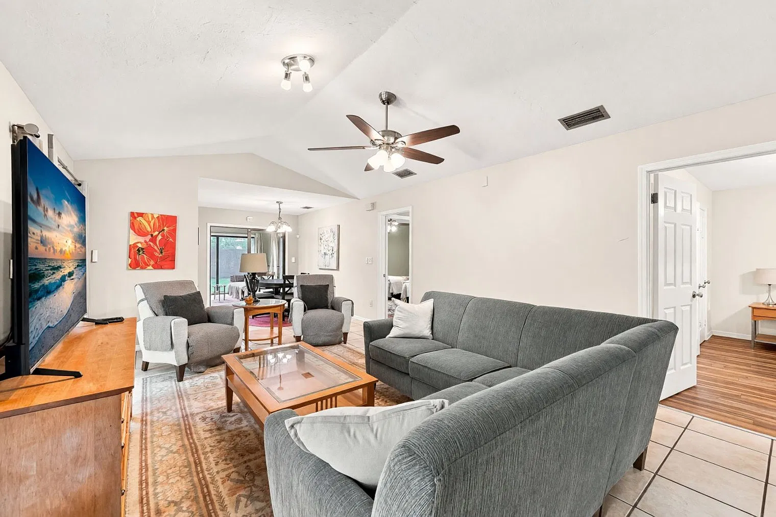 2 bed, 1.0 bath, 1076 sqft, $3,407 — Photo 4
