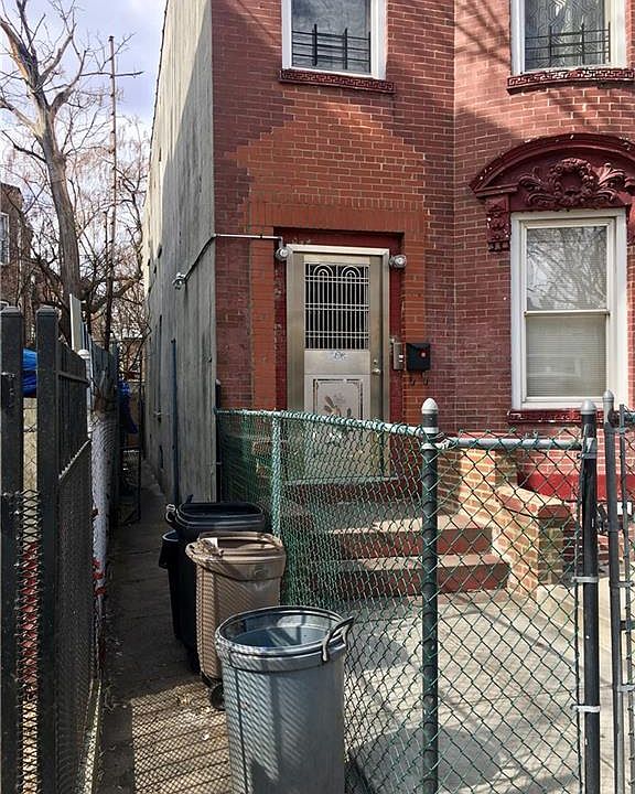 2nd image of 262 E 26th St
