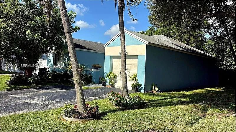 5 bed, 1345 sqft, $3,900 — Photo 4