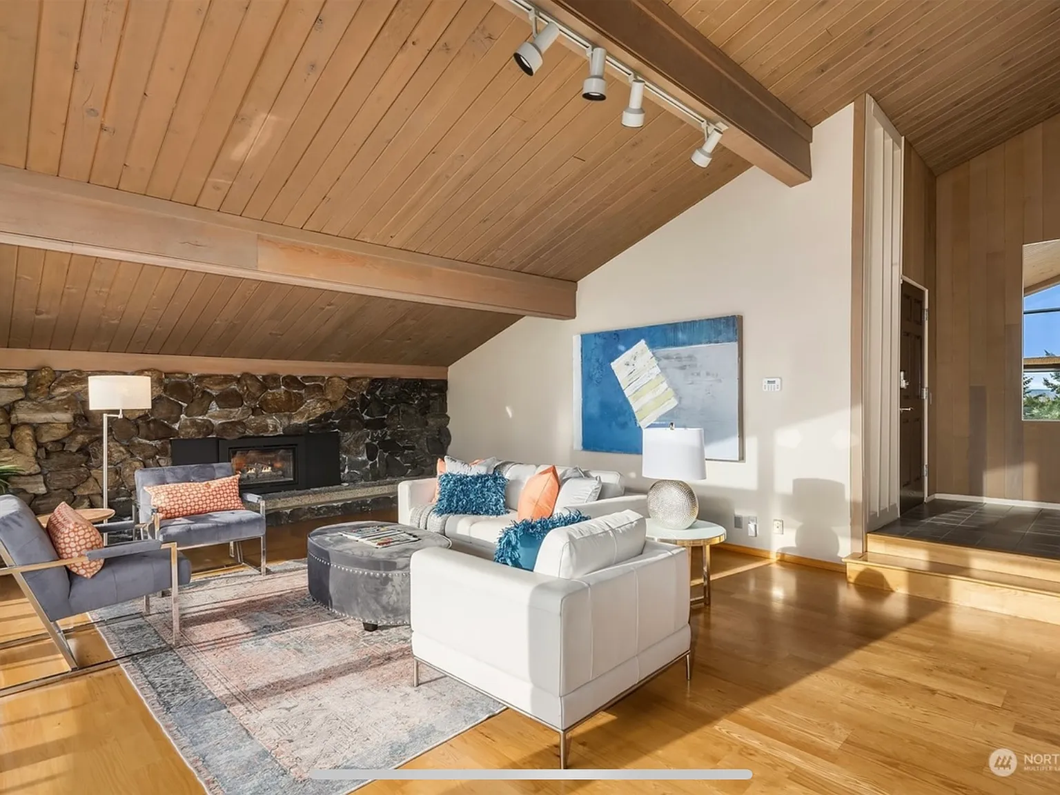 2 bed, 2400 sqft, $6,000 — Photo 2