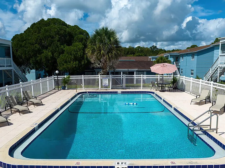 Manatee Bay Apartments — Photo 50