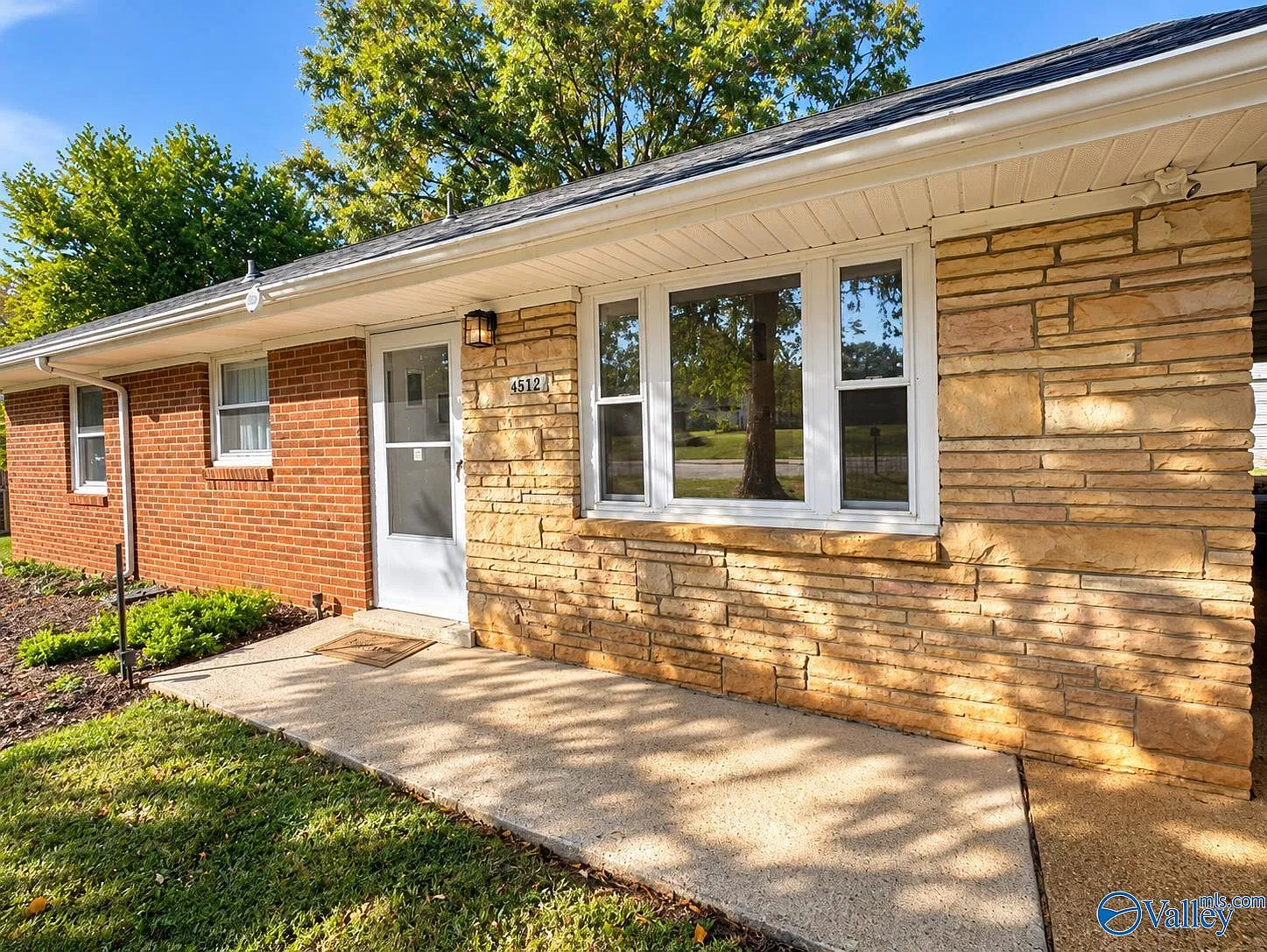 2 bed, 1.0 bath, 1186 sqft, $1,400 — Photo 3