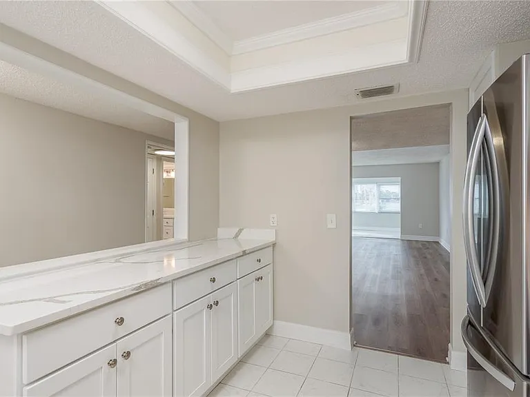 8 Glencoe Pl #104 — Photo 14