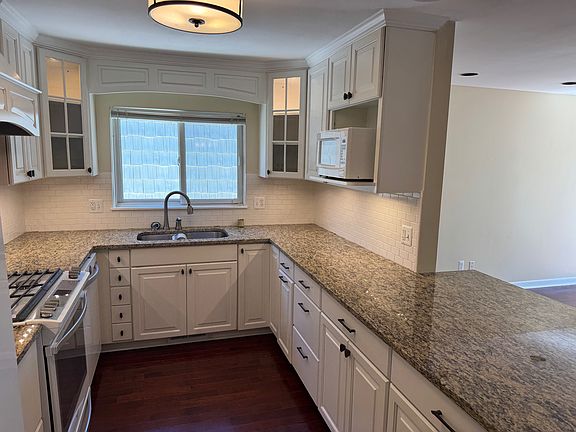 5th image of 2167 Sunny Crest Dr