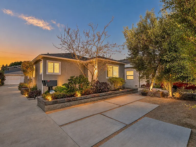 4136 Tilden Ave — Photo 3