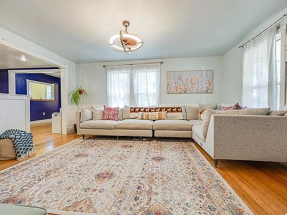 3rd image of 1512 College St