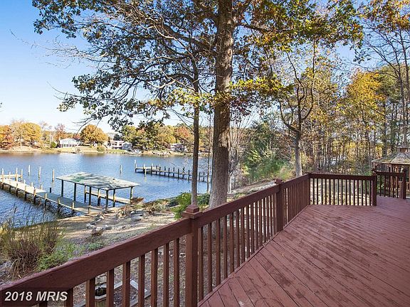 Huge deck spans entire house for Leason Cove views