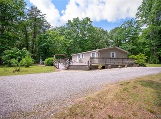 648 New Dragon Bridge Rd, Mascot, VA 23108