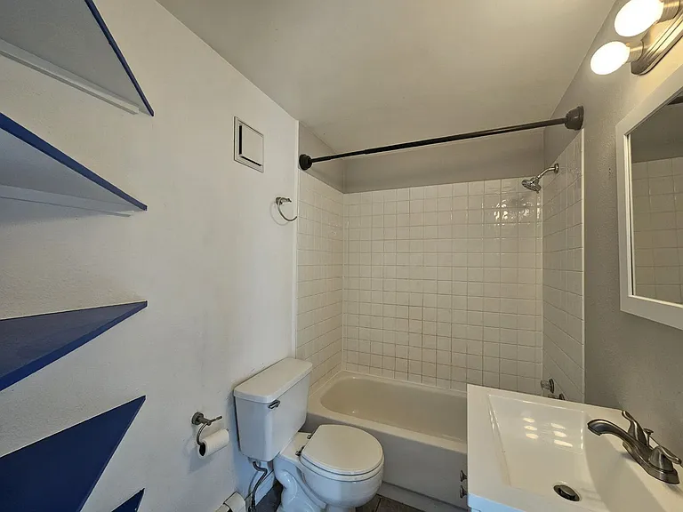 1140 N Downing St #401 — Photo 5