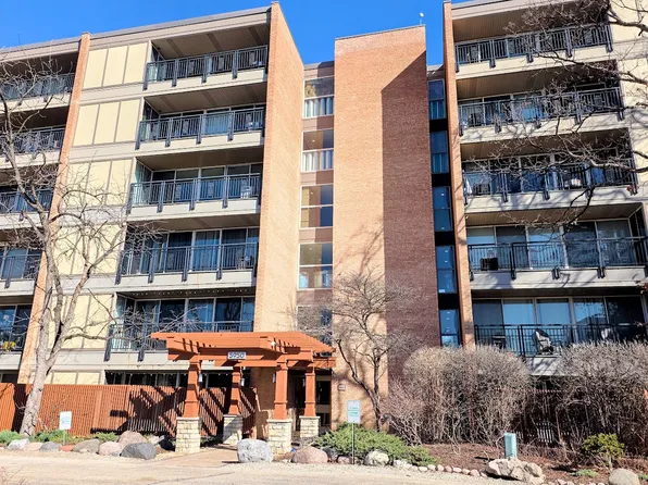 5950 Oakwood Dr APT 2D, Lisle, IL 60532