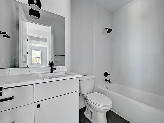 5th image of 8428B Hathaway Dr #B