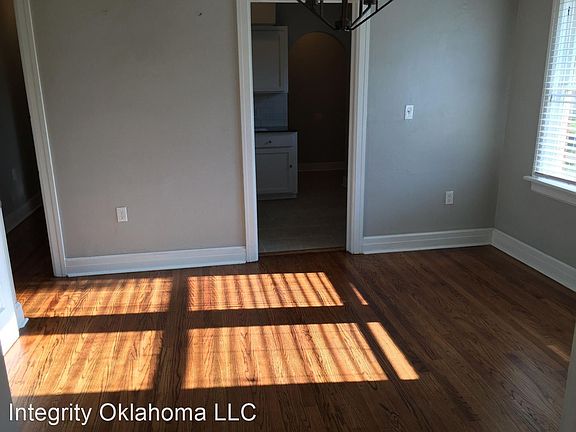 5th image of 1419 E Park Pl #B