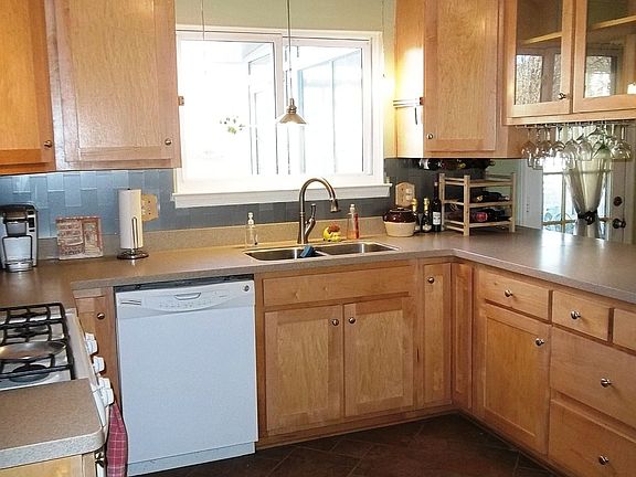 3rd image of 873 Brompton Ct