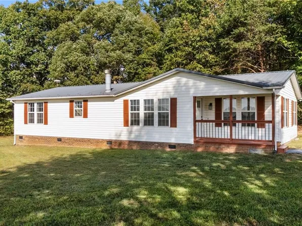1024 Lyndale Dr, Boonville, NC 27011