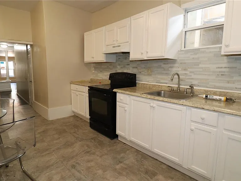 215 W Coal St — Photo 8