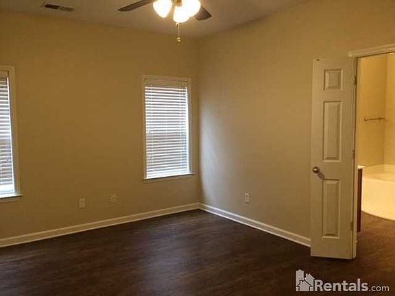 5th image of 8550 Shady Elm Dr