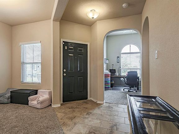 4th image of 1024 Doe Meadow Dr