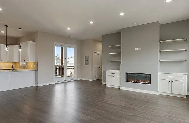 Elston — Photo 5
