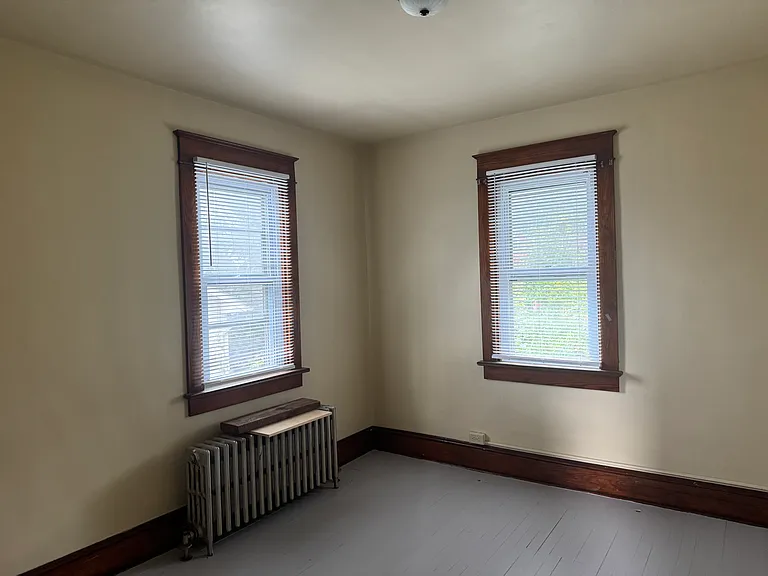 637 Montclair Ave — Photo 5