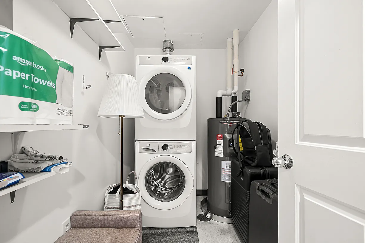 2 bed, 974 sqft, $5,750 — Photo 3