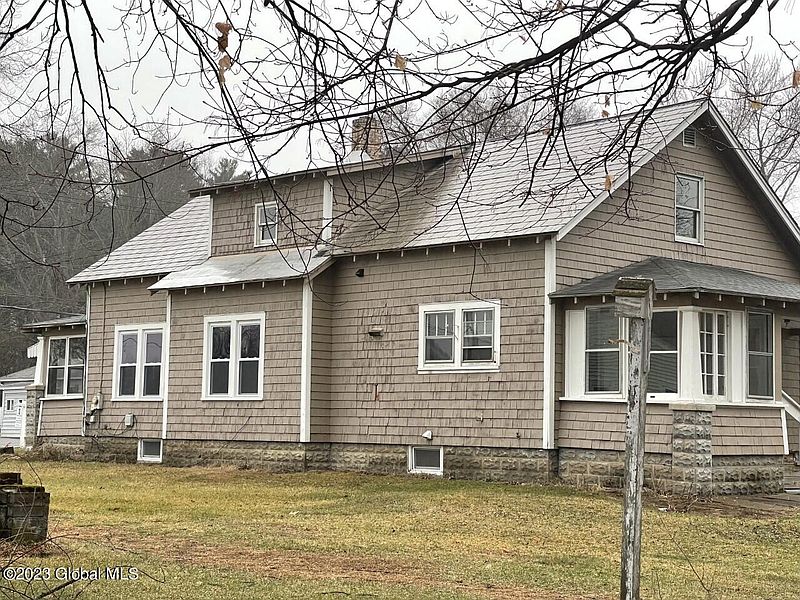 2nd image of 1232 Burgoyne Avenue