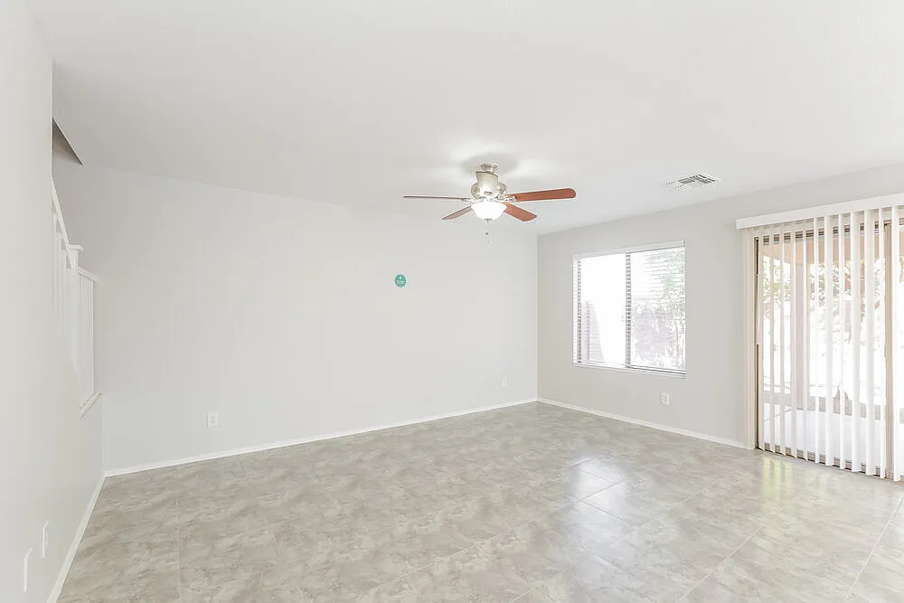 5 bed, 2.5 bath, 2178 sqft, $2,385 — Photo 4