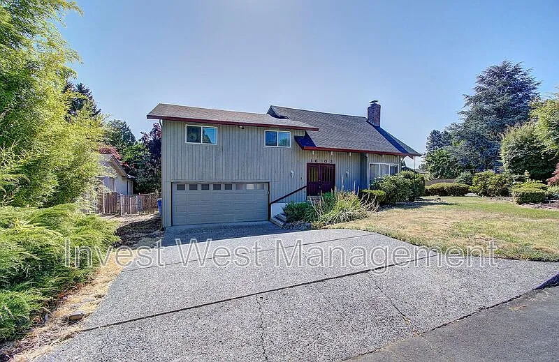 3 bed, 2.5 bath, 2060 sqft, $2,695 — Photo 2