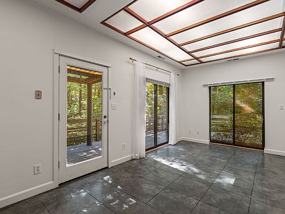 5th image of 104A Rose Ln #0