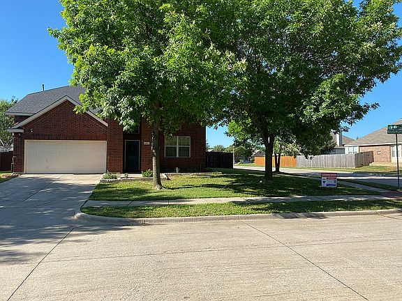 4th image of 5817 Meadowglen Dr
