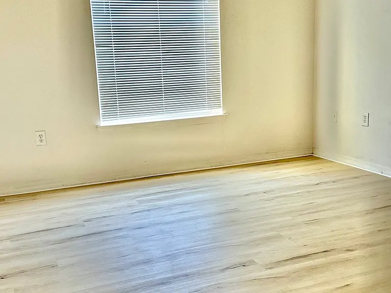 9918 Courtney Palms Blvd #101 — Photo 9